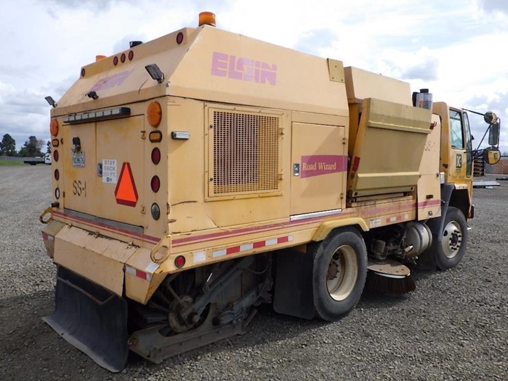 2005-elgin-sc-8000-s/a-street-sweeper-image-5