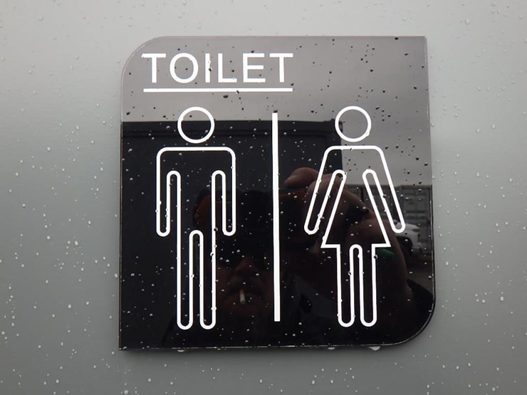 double-stall-portable-toilet-image-10