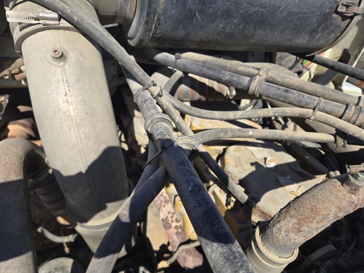 #212-•-1994-freightliner-semi-tractor-image-28