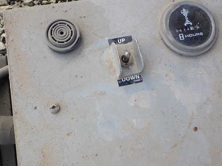 1997-skyjack-sj-3220-scissor-lift-image-11