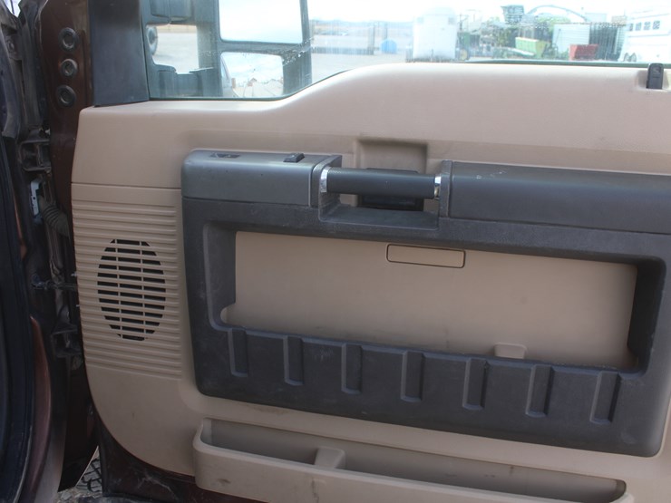 2011-ford-f250-lariat-image-21