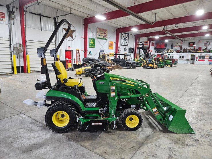 2024-john-deere-1025r-image-6