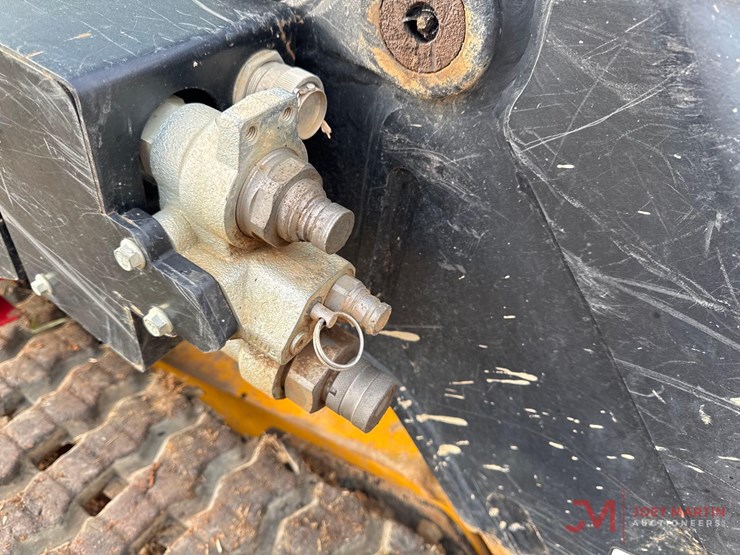 2023-jcb-2ts-7t-image-13