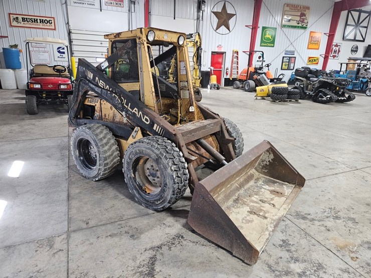 new-holland-l555-image-7