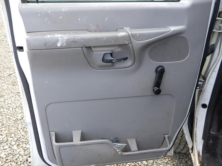 2002-ford-cargo-image-24