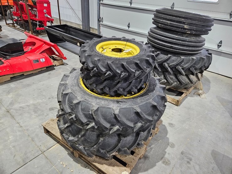 #710-•-galaxy-agri-trac-ii-tractor-tire-and-rim-set-image-2