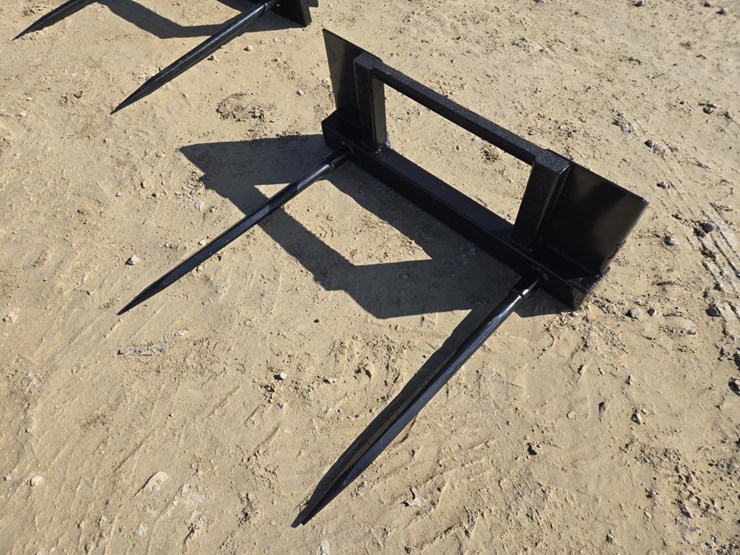 #262-•-skid-loader-bale-spear-image-2