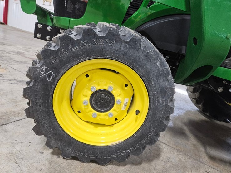 2025-john-deere-3032e-image-44