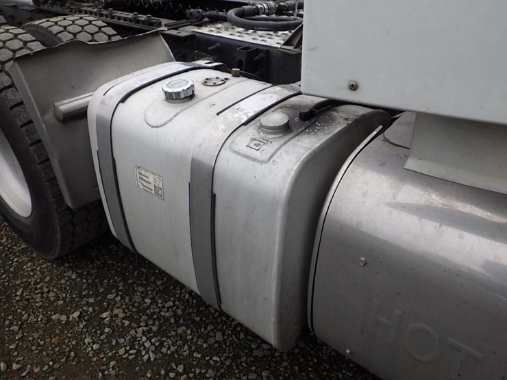 2011-volvo-vnl-t/a-truck-tractor-image-16