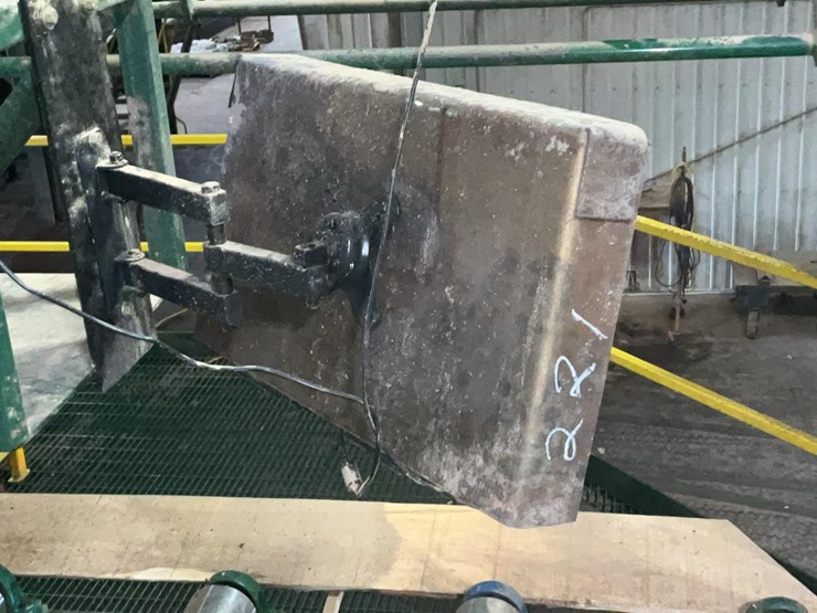 #221-•-cabinet-and-cameras-w/-monitor.-image-7