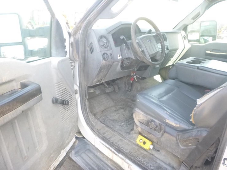 2011-ford-f550-image-10