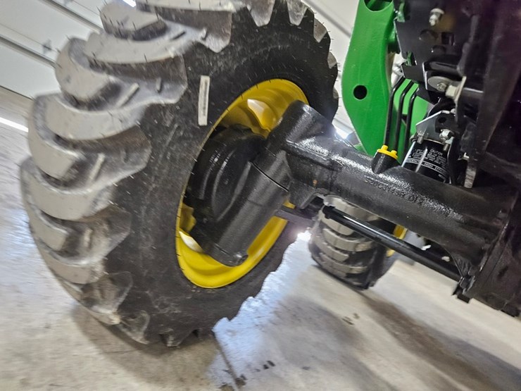 2025-john-deere-3032e-image-43