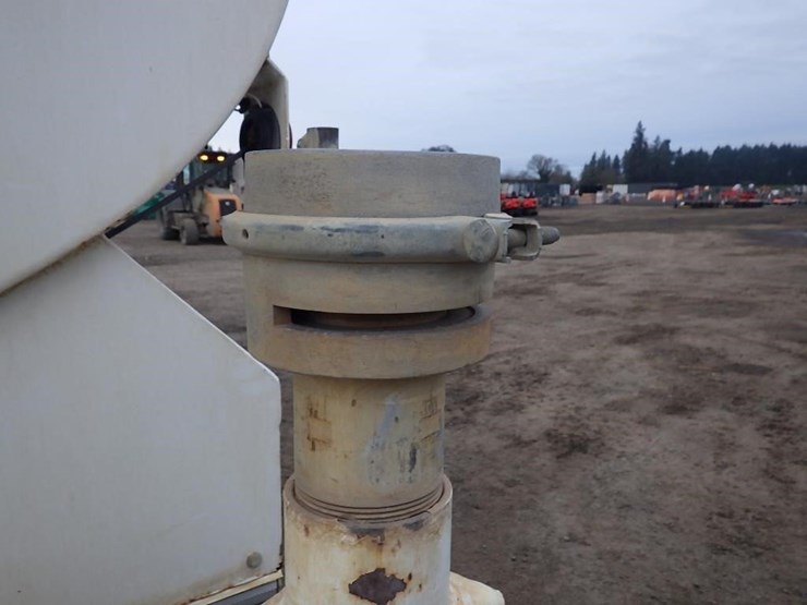 2016-freightliner-m2-15'-t/a-water-truck-image-11