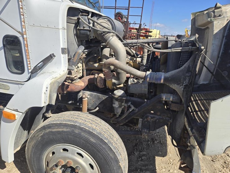 #212-•-1994-freightliner-semi-tractor-image-27