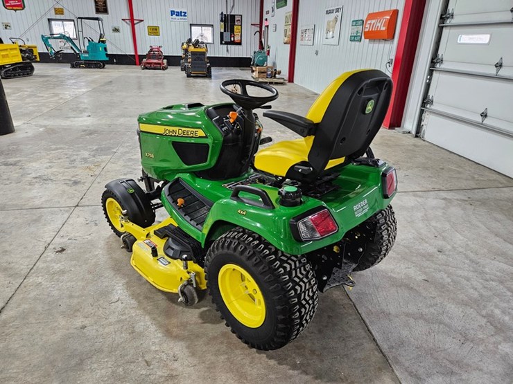 2020-john-deere-x758-image-3