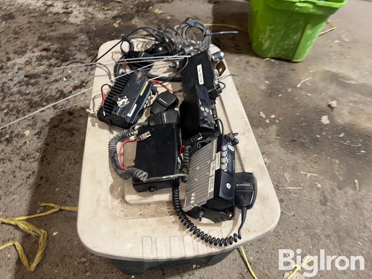 business-band-radios-image-4