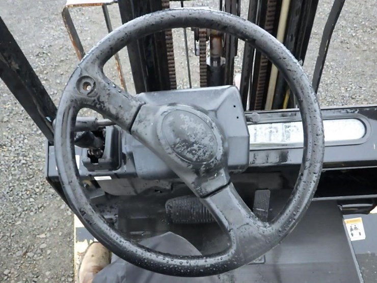 yale-gp050tgnuae084-forklift-image-19