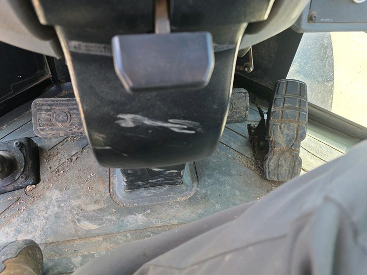 2011-caterpillar-924h-image-18