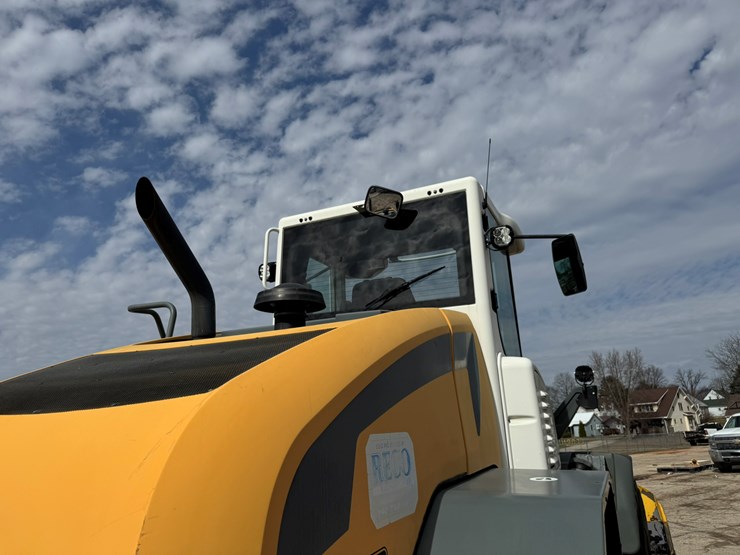 #3277-•-2016-liebherr-542-wheel-loader-w/-plow-and-chains-image-16