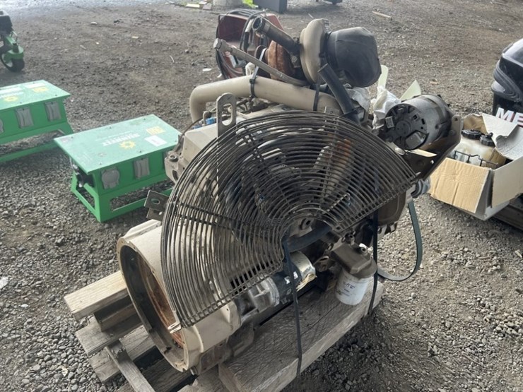 2025-john-deere-7-image-3