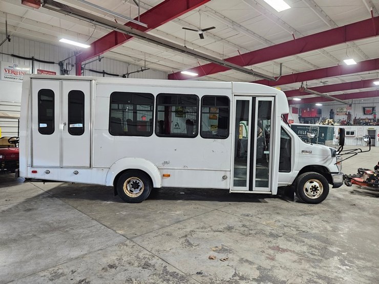 2012-ford-e350-image-6