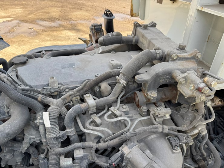 2018-isuzu-nrr-image-50