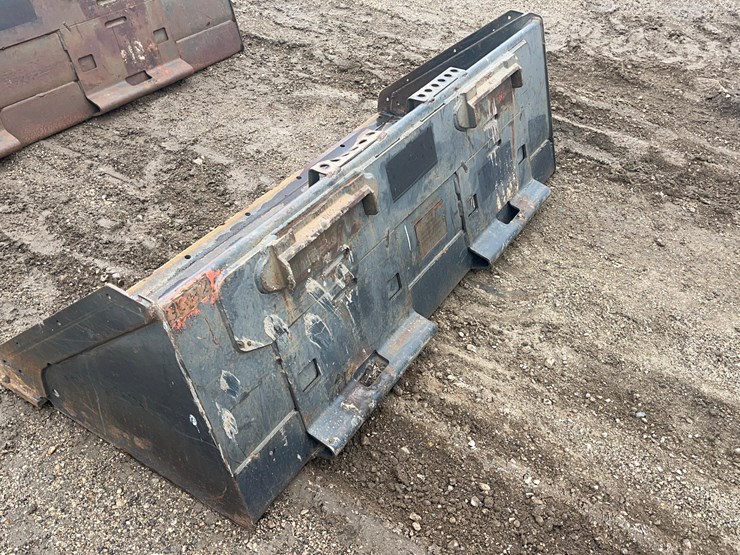 68"-bobcat-bucket-image-3