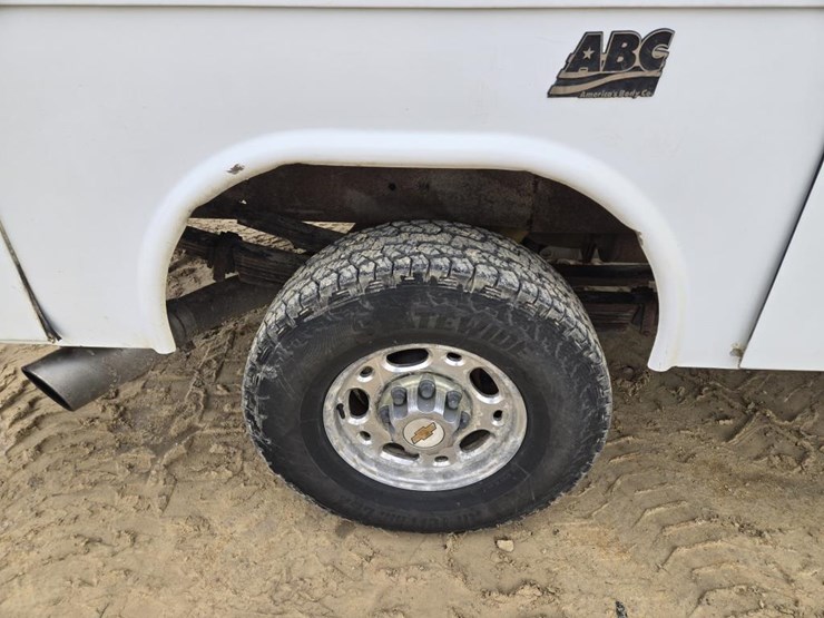 2001-chevrolet-k2500-image-6