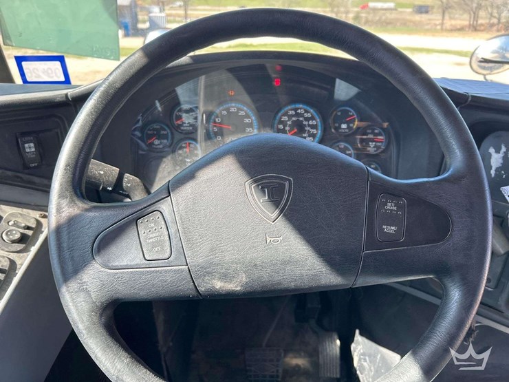 2010-chevrolet-tahoe-image-16