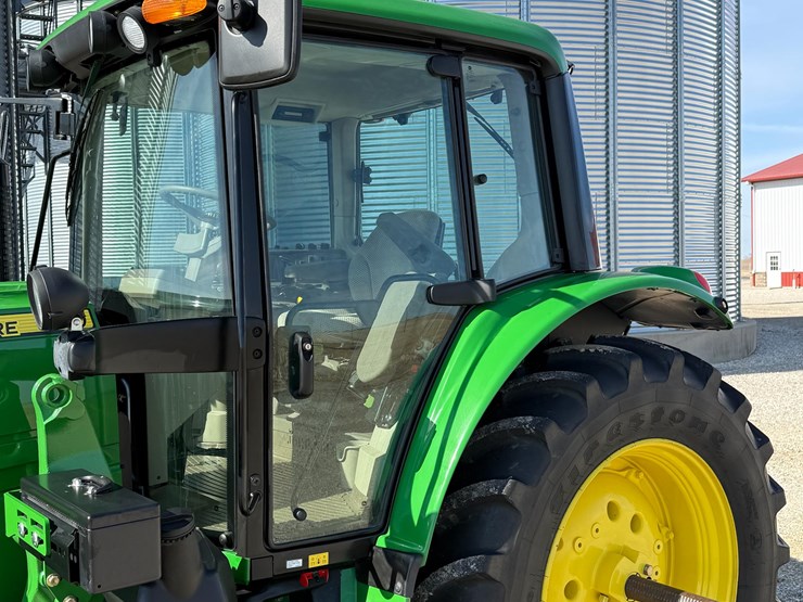 2015-john-deere-6125m-image-14