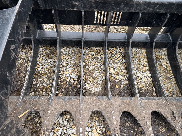 #2324-•-caterpillar-84"-skid-steer-grapple-bucket-image-7