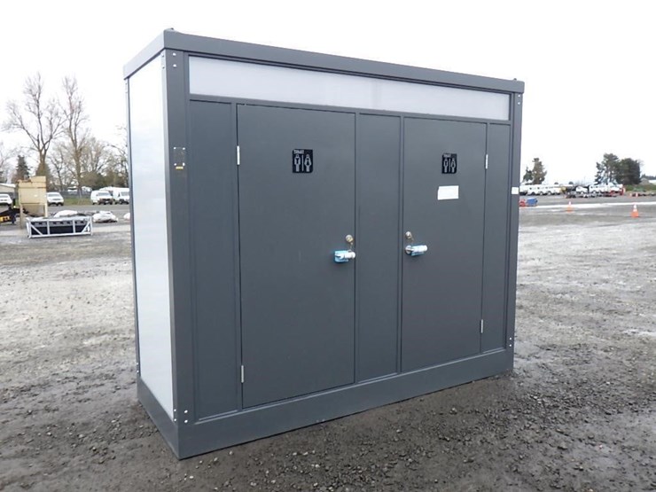 double-stall-portable-toilet-image-4