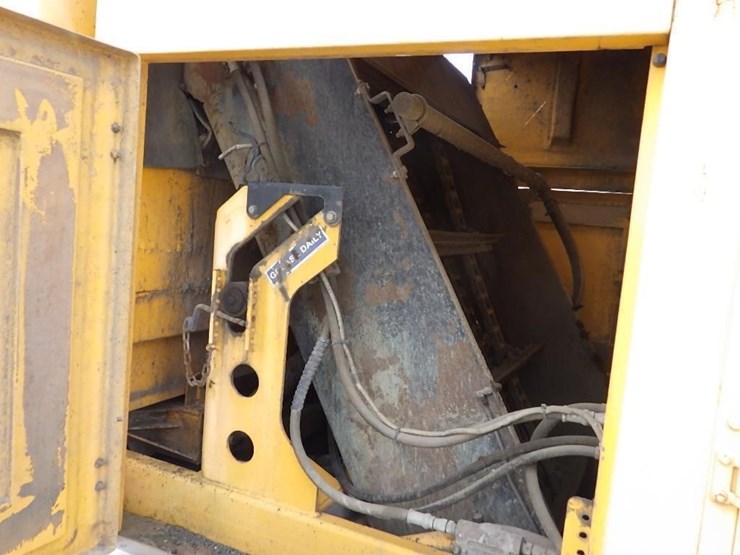 2005-elgin-sc-8000-s/a-street-sweeper-image-10