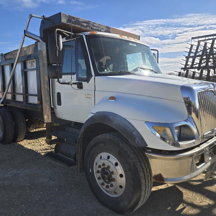 #204 • 2006 INTERNATIONAL 7500 TANDEM DUMP TRUCK