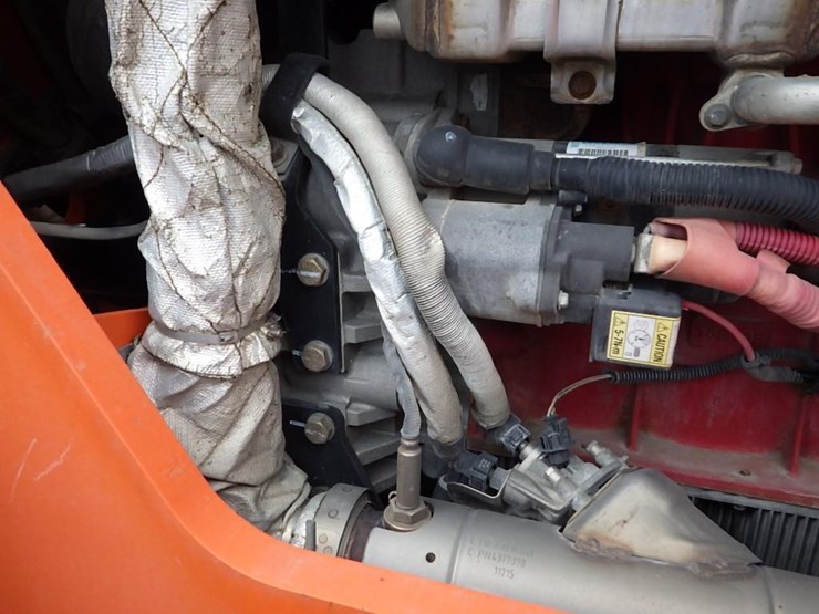 2015-jlg-8042-image-24