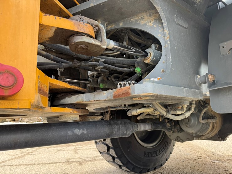 #3277-•-2016-liebherr-542-wheel-loader-w/-plow-and-chains-image-46