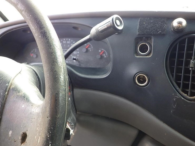 2002-ford-cargo-image-31