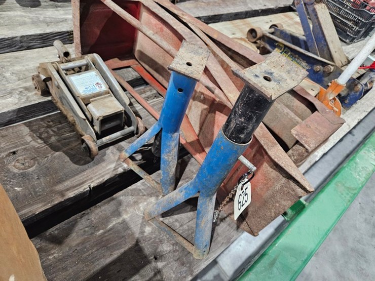 #625-•-jacks-stands,-ramps,-and-floor-jack-image-2