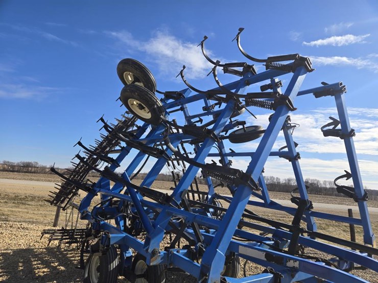 #279-•-1992-dmi-28'-tigermate-field-cultivator-image-11