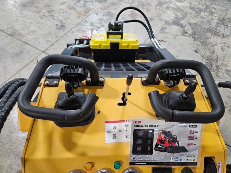 #691-•-2026-zjg-zj380-mini-skid-steer-image-20