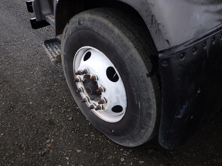 2004-izuzu-tilt-cab-22'-s/a-cab-and-chassis-image-18