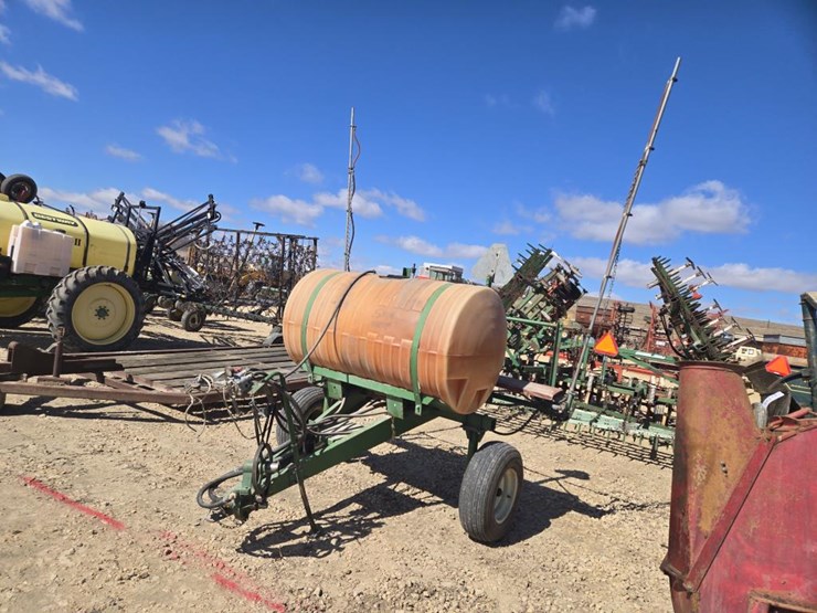 #194-•-john-deere-sprayer-with-booms-and-pump-image-3