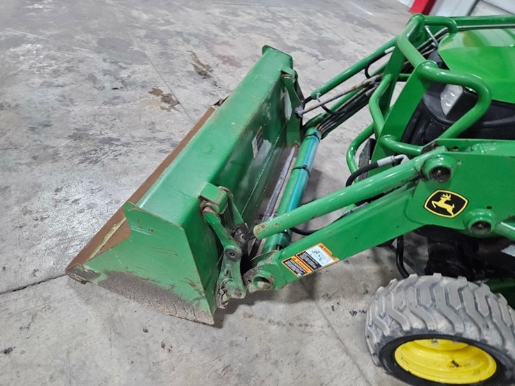 2018-john-deere-1025r-image-10