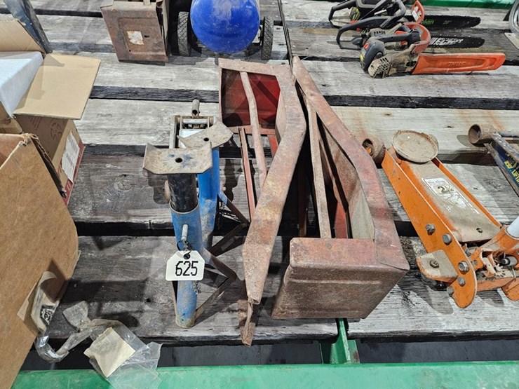 #625-•-jacks-stands,-ramps,-and-floor-jack-image-1