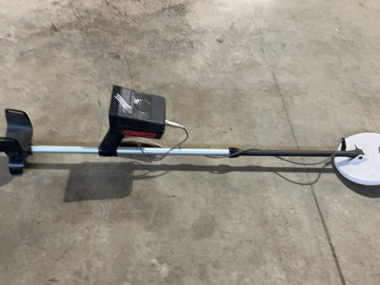 #106-•-fisher-metal-detector-image-4