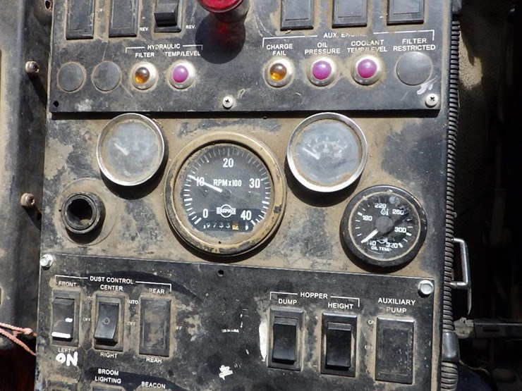 2005-elgin-sc-8000-s/a-street-sweeper-image-42