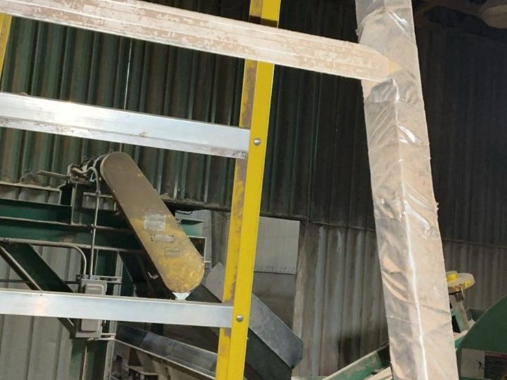 #260-•-step-ladder-and-chain-hoist-image-9