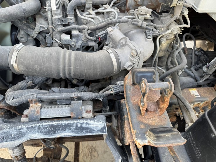 2018-isuzu-nrr-image-51