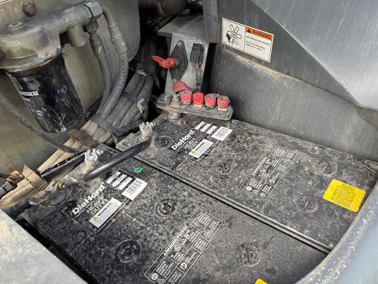 #3277-•-2016-liebherr-542-wheel-loader-w/-plow-and-chains-image-43