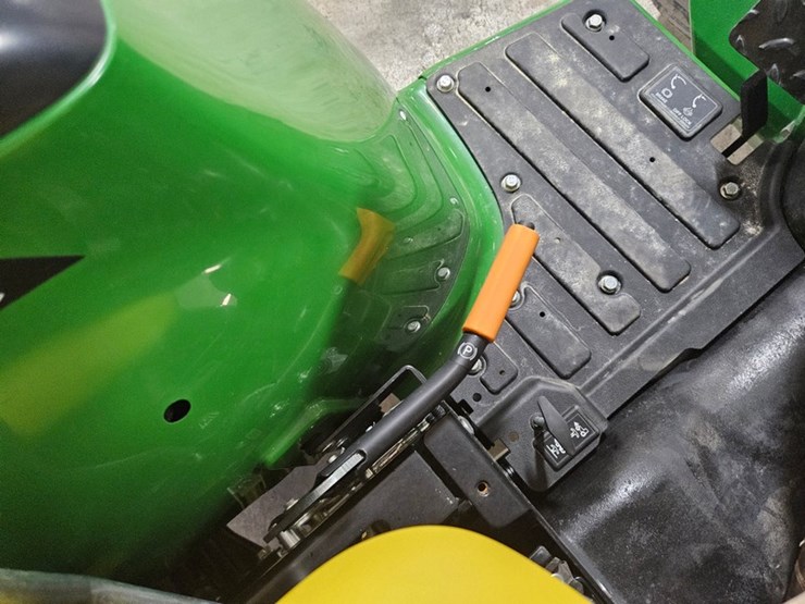 2025-john-deere-3032e-image-35